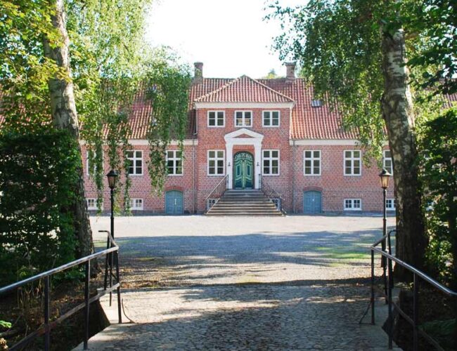 Indkørsel til Behandlingscenter Søby Park