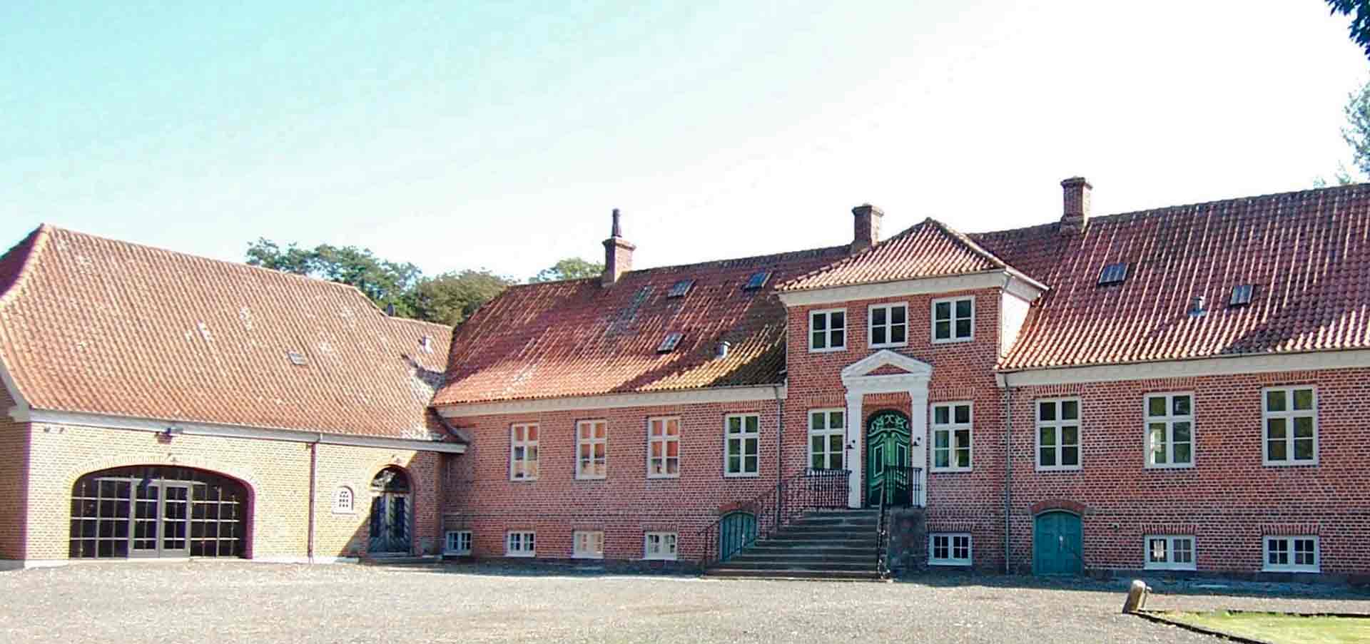 Behandlingscenter Søby park facade og p plads